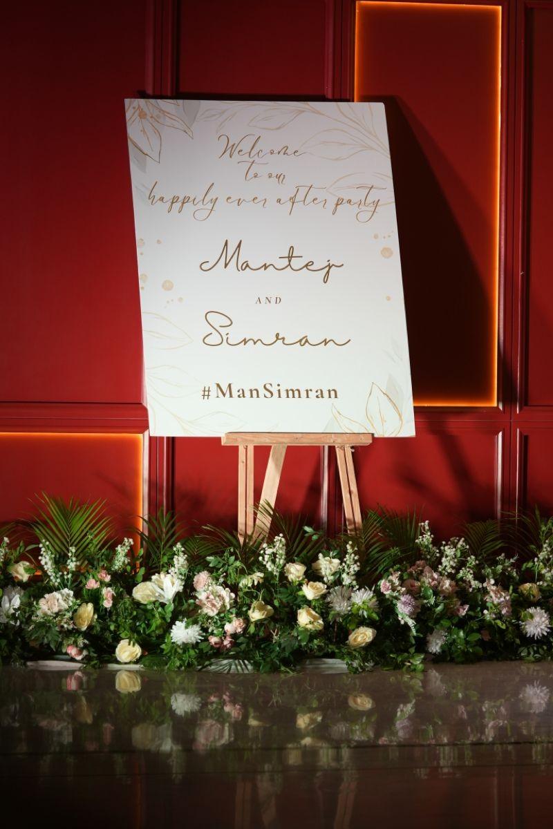 Blossom Easel