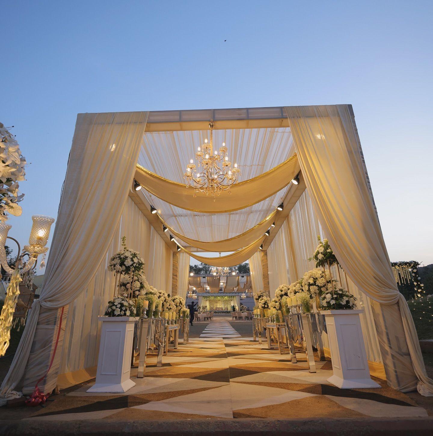 Chandelier Veilway