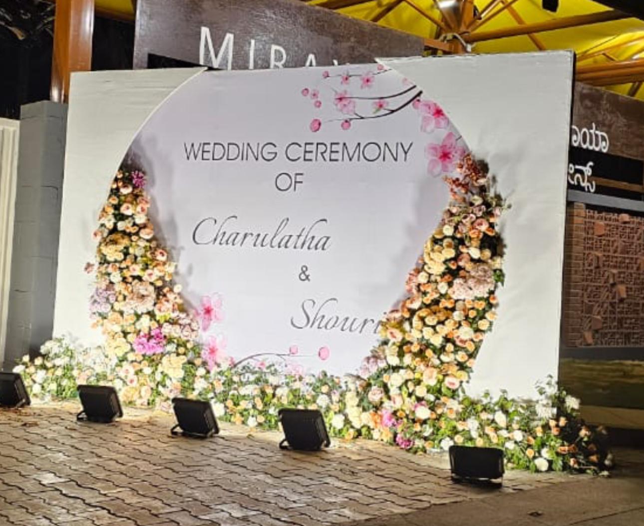Grandeur Bloom Name Wall