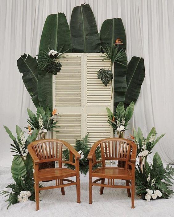 Banana Leaf Bower
