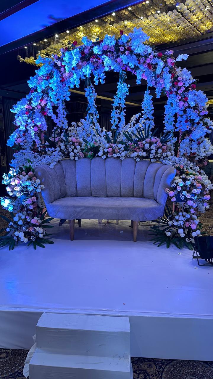 Floral Romance Throne