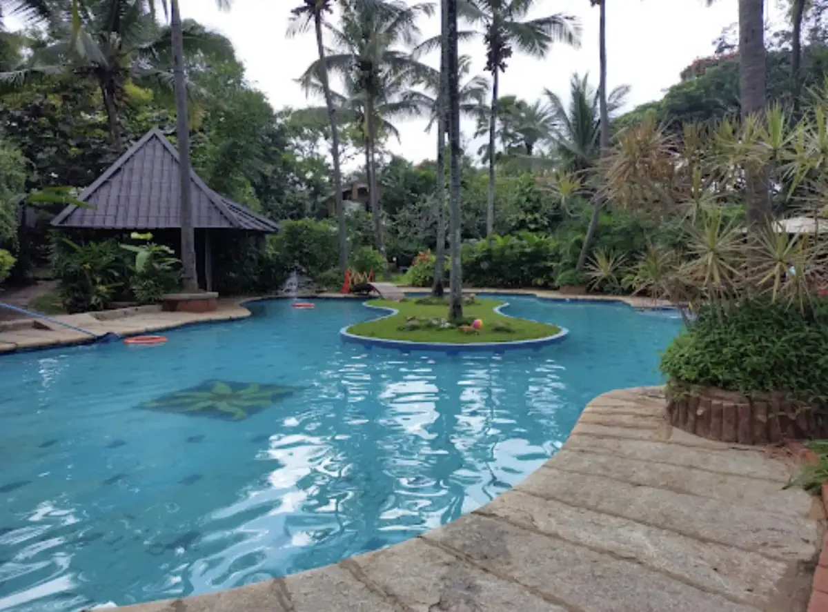 1. Holiday Village